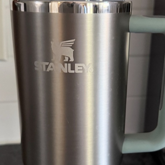 Stanley The Quencher H2.0 Flowstate 40oz Tumbler in Stainless Steel Shale - Picture 5 of 5